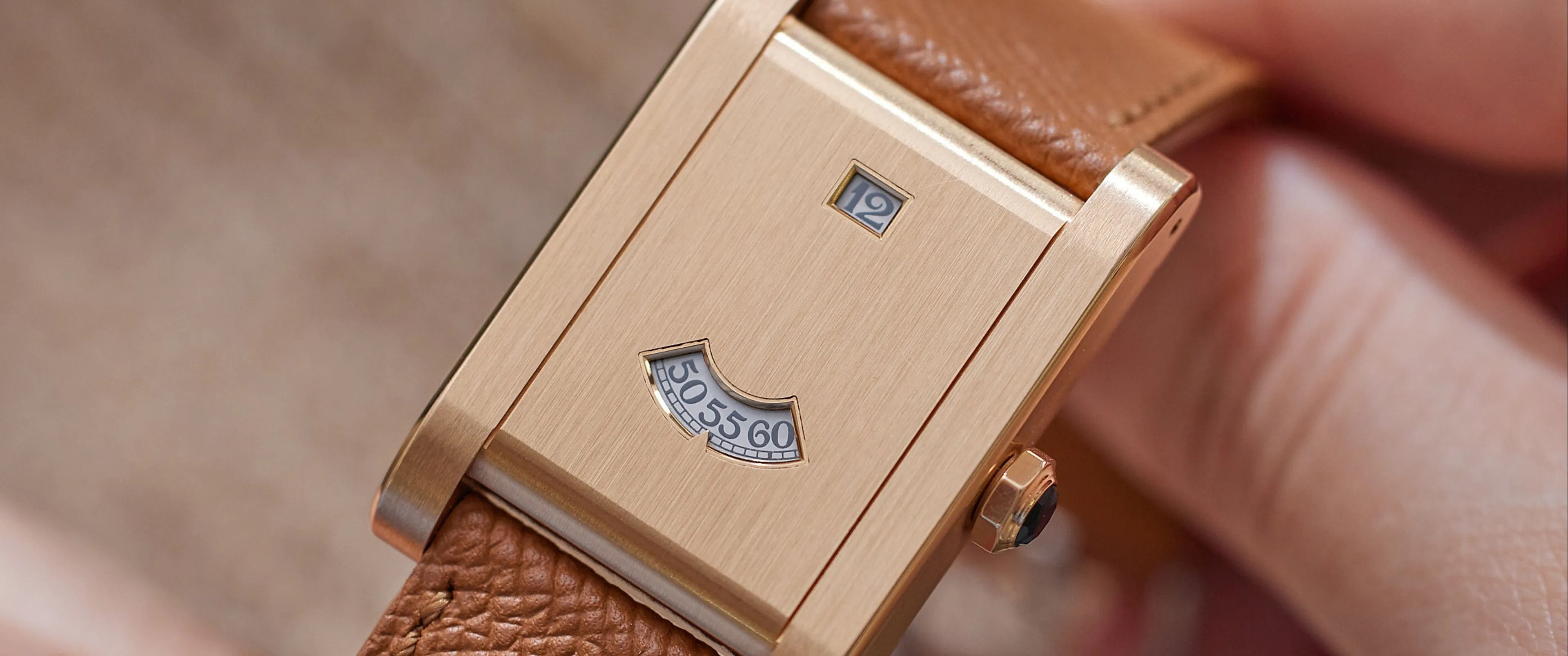 Cartier снова выпускает Tank à Guichets